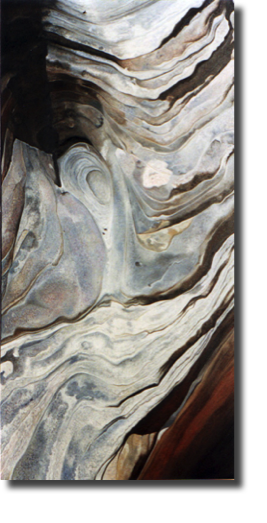Echo Canyon 3 (2000)
76 x 152 cm
oil on canvas